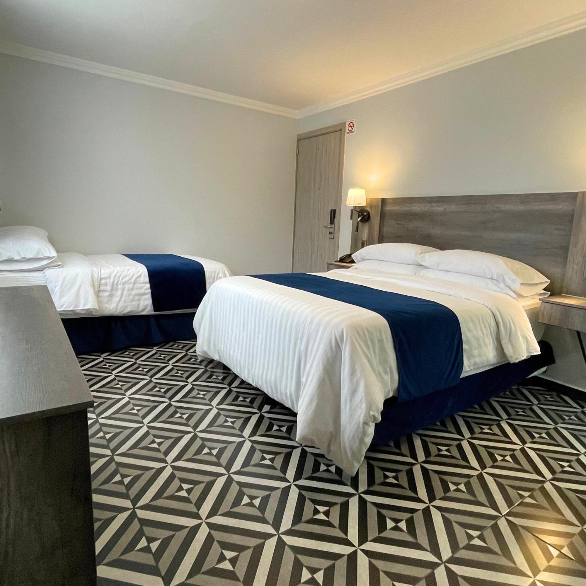 Hotel Esfera Тулансинго Екстериор снимка